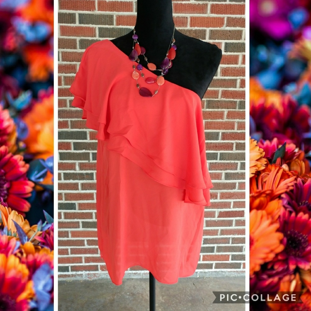 🌺🌺Cliché One Shoulder Blouse🌺🌺